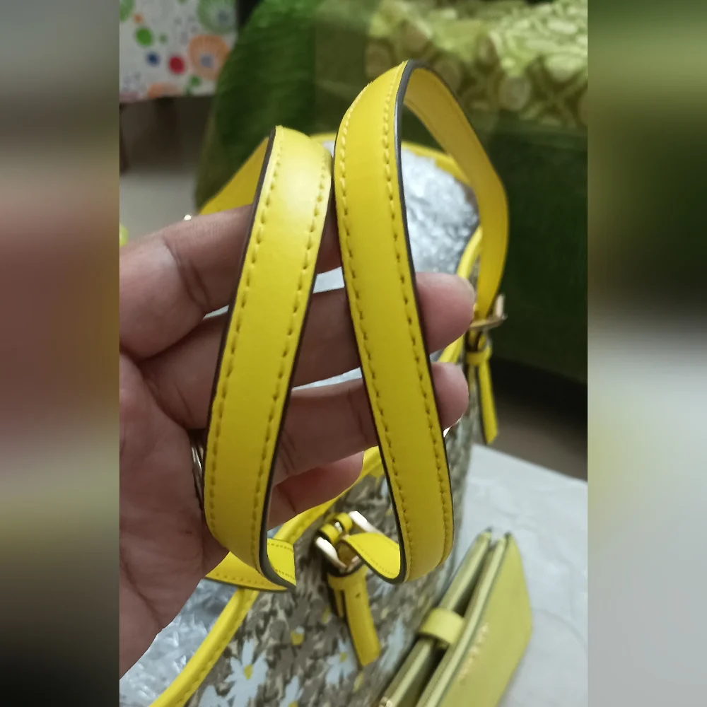 Combo: Authentic Michael Kors Jet Set Travel Signature Carryall Tote and Wallet - Picture 3 of 16